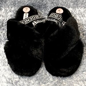 🩵 BCBGeneration Black Faux Fur Slippers